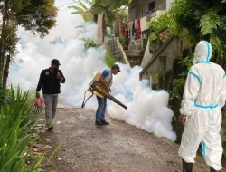 Dukungan Penuh PWI Kota Bogor & Gentama Media Untuk Giat Fogging Mandiri Paguyuban Warga Cibuluh