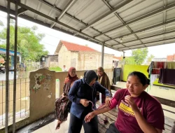Sidokkes Polres Metro Tangerang Kota Berikan Layanan Kesehatan Pengungsi Banjir di Benda