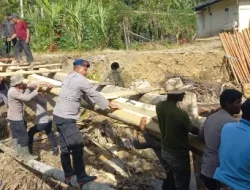 Polri Bersama Masyarakat Bangun Jembatan Darurat, Akses Tiga Kampung di Rusip Antara Kembali Terhubung