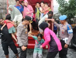 Kapolres Metro Tangerang Kota Tinjau Lokasi Pengungsian Banjir dan Dapur Umum, Salurkan Bantuan Kepada Warga