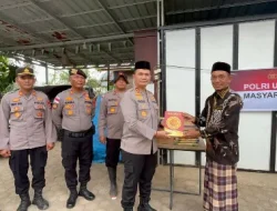 Polri Salurkan Bantuan Al-Qur’an kepada Pesantren Terdampak Banjir