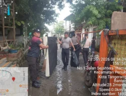 Antisipasi Banjir, Polsek Jatiuwung Pimpin Kerja Bakti Massal di RW 08 Periuk Damai