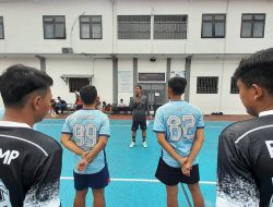 Futsal antara Warga Binaan dengan Petugas Lapas Cilacap  berlangsung meriah