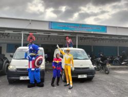 Unik! Polisi Jadi Superhero di SD Kualu