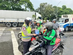 Ops Keselamatan Jaya 2026, Polisi Turun ke Lampu Merah Edukasi Pengendara di Kota Tangerang