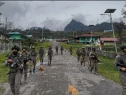 Damai di Hari Ibadah: Kehadiran Satgas Damai Cartenz Bikin Warga Sinak Beribadah Lebih Tenang