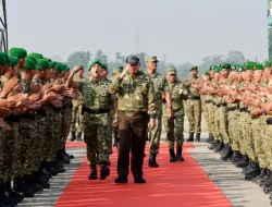 Wakil Panglima TNI Dampingi Menhan RI Kunjungi Yonif TP 852/ABY