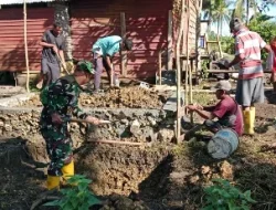 Personel Satgas TMMD Ke-127 Kodim 1514/Morotai Lanjutkan Pembangunan MCK di Desa Dehegila