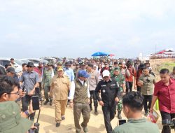 Pemulihan Kawasan TNTN, Menteri Kehutanan RI Tanam Pohon Simbolis di Pelalawan