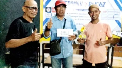 Atmosfer Panas di Meja Domino: Pasangan Ghali-Hatta Segel Juara di HUT ke-79 Pedoman Rakyat