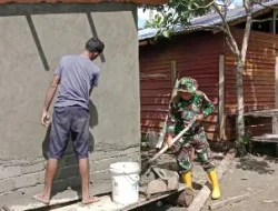 Personel TMMD Ke-127 Kodim 1514/Morotai Bersama Warga Laksanakan Pelesteran MCK di Desa Dehegila