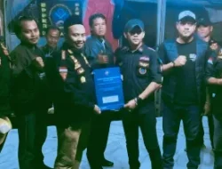Ketua BPPKB Banten DPAC Tanah Sareal Serahkan SK kepada Ketua DPRT Se-Kecamatan Tanah Sareal
