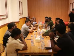 Satgas Ops Damai Cartenz Perkuat Sinergi Dengan Wartawan Mimika Lewat Silaturahmi dan Buka Puasa Bersama