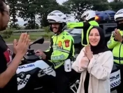 Tertinggal di Rest Area, Pemudik Asal Indramayu Diselamatkan Polisi dan Diantar Susul Keluarga