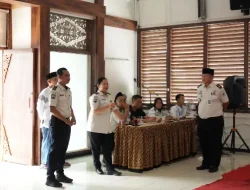 Pastikan Layanan Lebaran Prima, Tim Monev Kanwil Ditjenpas Jateng Tinjau Kunjungan Khusus Lebaran di Rutan Surakarta