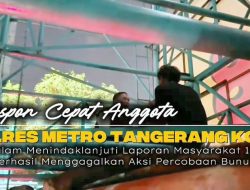 Dramatis! Pria Panjat Reklame di Daan Mogot, Diduga Depresi Akibat Masalah Keluarga