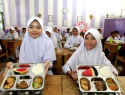 Siswa Terima MBG Fresh 5 Hari, 3B dan Siswa di Daerah 3T Menu Kering