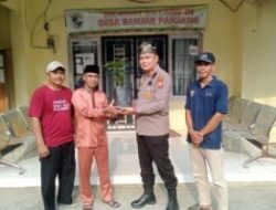 Dukung Program Kapolda Riau, Polsek Kerumutan Bagikan Bibit Pohon di 3 Tempat