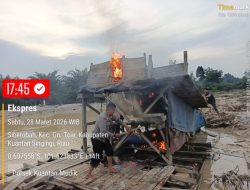 Rusak dan Bakar Peralatan Tambang Ilegal, Polsek Kuantan Mudik Tertibkan PETI di Gunung Toar