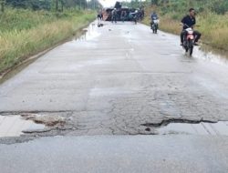 Mobil Tahanan Polsek Mandau Terguling di Jalan Dumai–Sei Pakning, 2 Anggota Polisi Luka Ringan