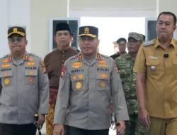Dorong Ekonomi Pesisir, Kapolda Riau Bantu Nelayan Meranti dengan 20 Mesin Ketinting