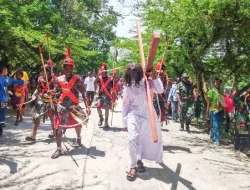 Pengamanan Humanis Babinsa Mapurujaya di Prosesi Ibadah dan Jalan Salib