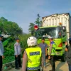 Polsek Neglasari Tertibkan Parkir Liar dan Atur Lalu Lintas di Jalan Buroq