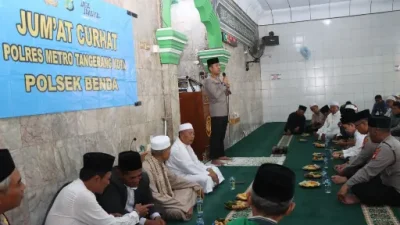 Jumat Curhat di Masjid, Kapolrestro Tangerang Kota Ajak Warga Jaga Generasi Muda