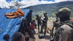 Satgas Damai Cartenz Laksanakan Patroli dan Layanan Kesehatan di Pengungsian Gigobak Sinak, Wujud Nyata Kepedulian Kepada Warga