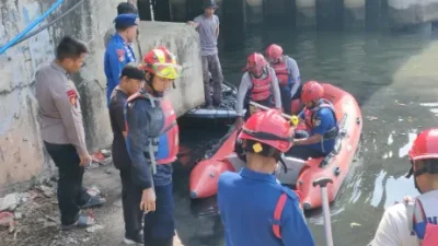 Tim SAR Ditpolairud Polda Metro Jaya Temukan Korban Tenggelam Setelah Sisir Sungai BKT Jakut