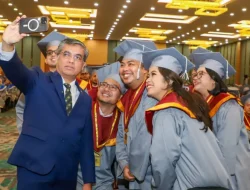 Menaker: Lulusan Perguruan Tinggi Harus Miliki Strategi Triple Readiness Hadapi Era AI