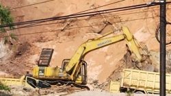 Aktifitas Pengerukan Tanah Urug PT SBP di Batu Tembak Menunai Banyak Kritikan