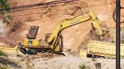 Vendor Diduga Illegal, Kepala KSOP Teluk Bayur Enggan Tunjukkan Izin Tanah Urug Pembangunan Pelabuhan Penasahan