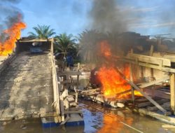 Polsek Singingi Hilir Tertibkan PETI di Sungai Bawang, 3 Rakit Dimusnahkan