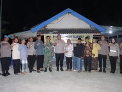 Kapolres Kampar Kunjungi Pos Satkamling Desa Hangtuah, Serahkan Bantuan dan Dengarkan Aspirasi Warga