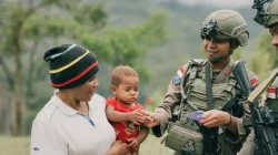 Satgas Operasi Damai Cartenz Laksanakan Patroli Humanis di Kiwirok, Perkuat Kedekatan dengan Warga