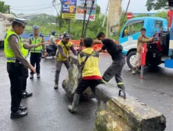 Satlantas Polres Metro Tangerang Kota Pasang Barrier Beton di Jembatan Bayur, Cegah Kecelakaan