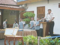 Tingkatkan Keimanan dan Ketakwaan, Rutan Surakarta Bagikan Al Qur’an kepada WBP