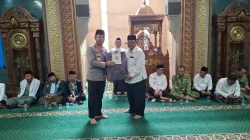 Kapolres Metro Tangerang Kota Gelar Jumat Curhat di Pinang, Salurkan Sembako Untuk Santri dan Ojol Kamtibmas