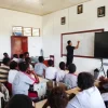 Satgas TMMD Ke-128 Kodim 1710/Mimika Beri Penyuluhan Bahaya Narkoba dan Lem Aibon Kepada Pelajar