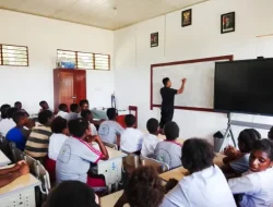 Satgas TMMD Ke-128 Kodim 1710/Mimika Beri Penyuluhan Bahaya Narkoba dan Lem Aibon Kepada Pelajar