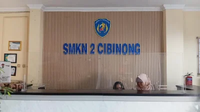 Orang Tua Siswa Keluhkan Dugaan Pungli Parkir di SMKN 2 Cibinong, Kepala Sekolah Bungkam