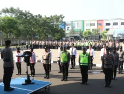 Kapolres Metro Tangerang Kota Pimpin Upacara Penghargaan 25 Personel Berprestasi