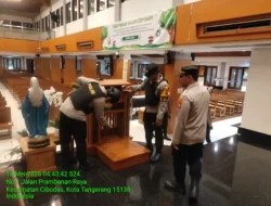 Polres Metro Tangerang Kota Lakukan Pengamanan dan Sterilisasi Gereja Saat Kenaikan Isa Almasih, Jemaat Beribadah Khusyuk