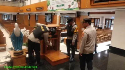 Polres Metro Tangerang Kota Lakukan Pengamanan dan Sterilisasi Gereja Saat Kenaikan Isa Almasih, Jemaat Beribadah Khusyuk