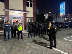 Brimob Metro Jaya Amankan 4 Remaja dan Miras Saat Patroli Malam di Pamulang