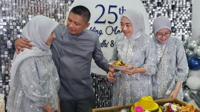 Marsekal Muda Budhi Achmadi Gelar Syukuran Pernikahan Perak Secara Sederhana