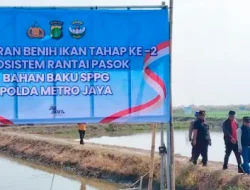 Ditpolairud Polda Metro Jaya Tebar 300 Ribu Benih Udang Windu di Muaragembong Bekasi