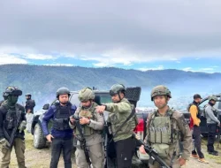 Patroli Humanis Satgas Ops Damai Cartenz Sambangi Pedagang dan Tukang Ojek di Mulia