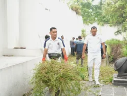 Rutan Surakarta Turut Semarakkan HUT ke-80 Pemkot Surakarta dan Hari Kebangkitan Nasional Lewat Aksi Bersih Benteng Vastenberg